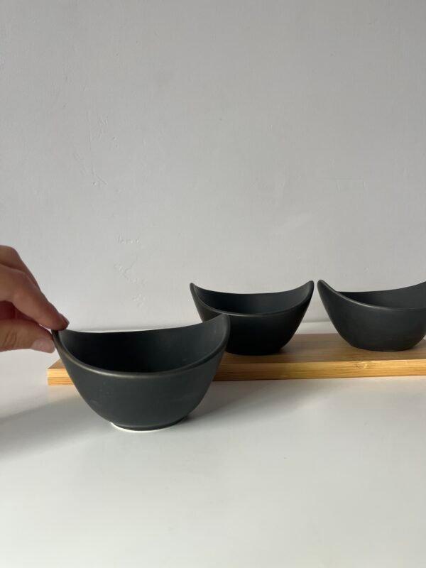 Set 3 Bowls de Cerámica + Bandeja de Bambo Set 3 Bowls de Cerámica + Bandeja de Bamboo